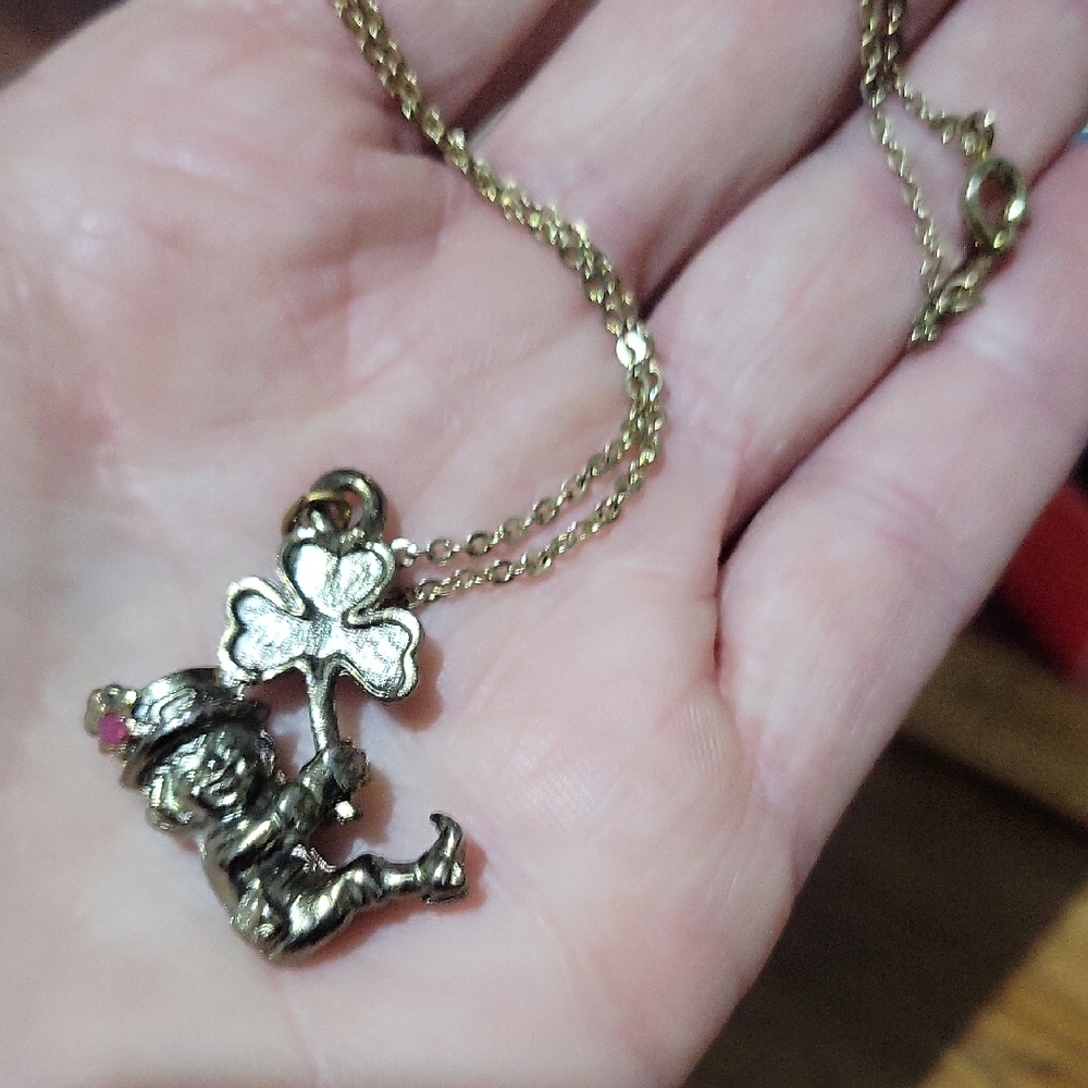 Leprechaun Necklace with Clover Pendant 16" Chain